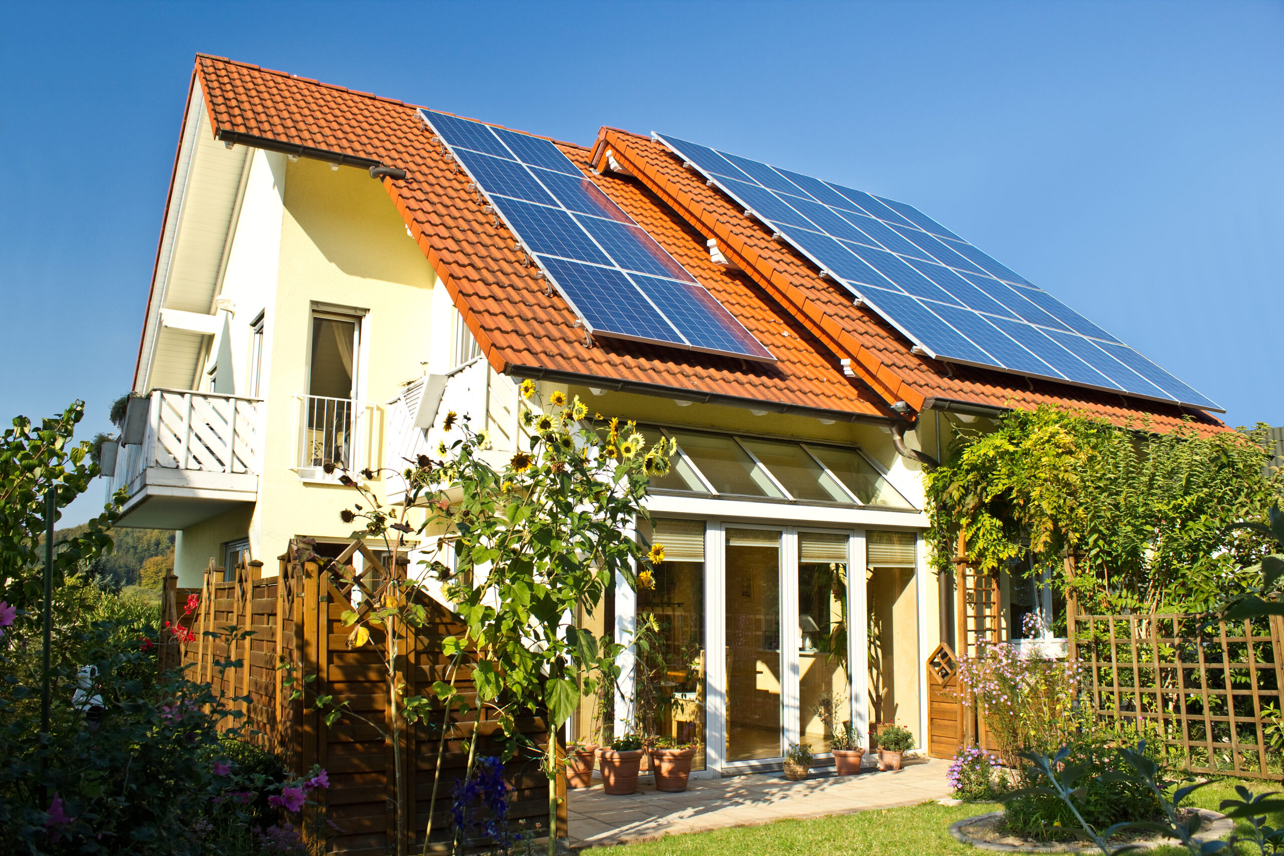 House,With,Garden,And,Solar,Panels,On,The,Roof